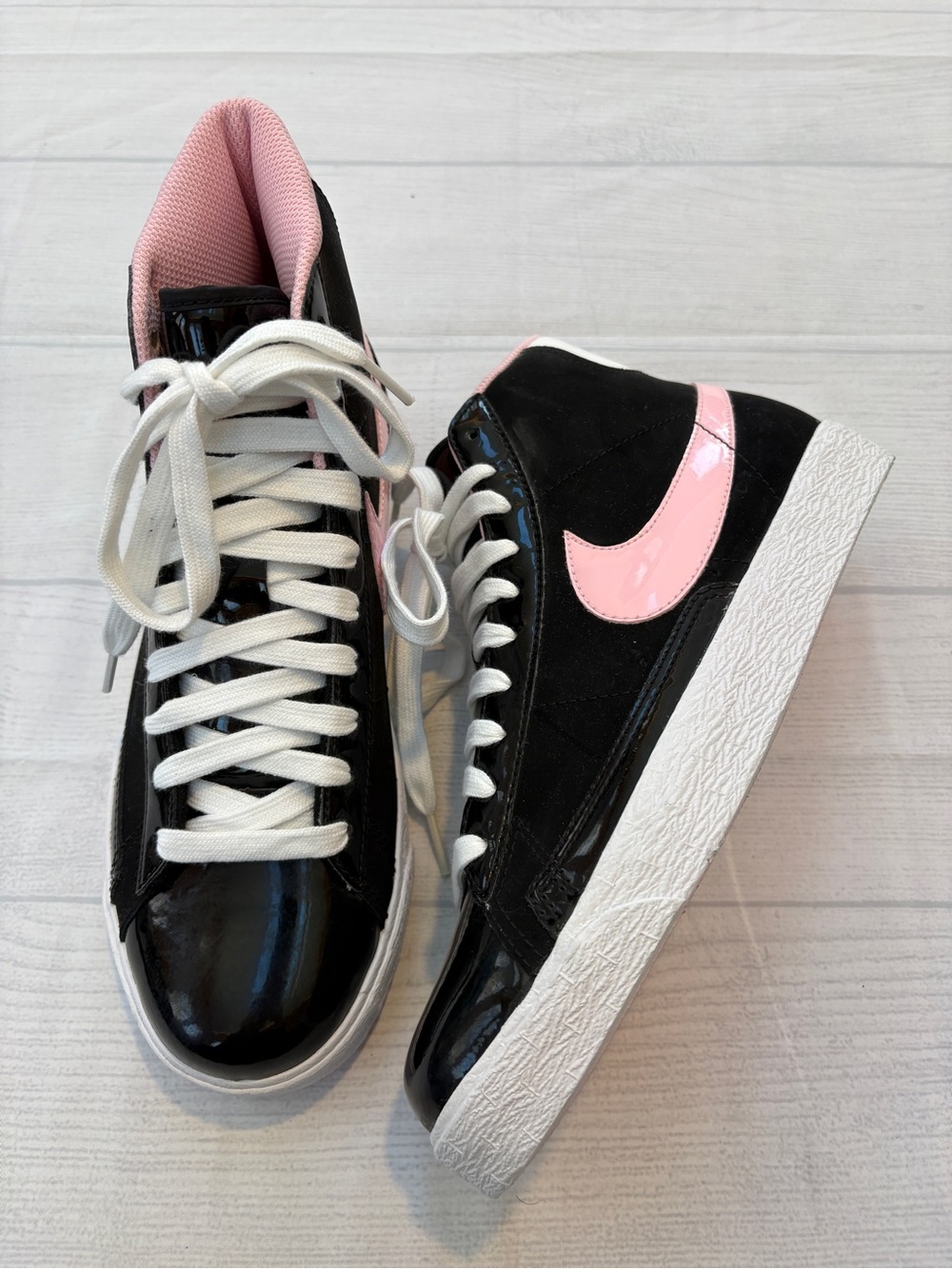 Nike Valentines Black and Pink Sneakers
